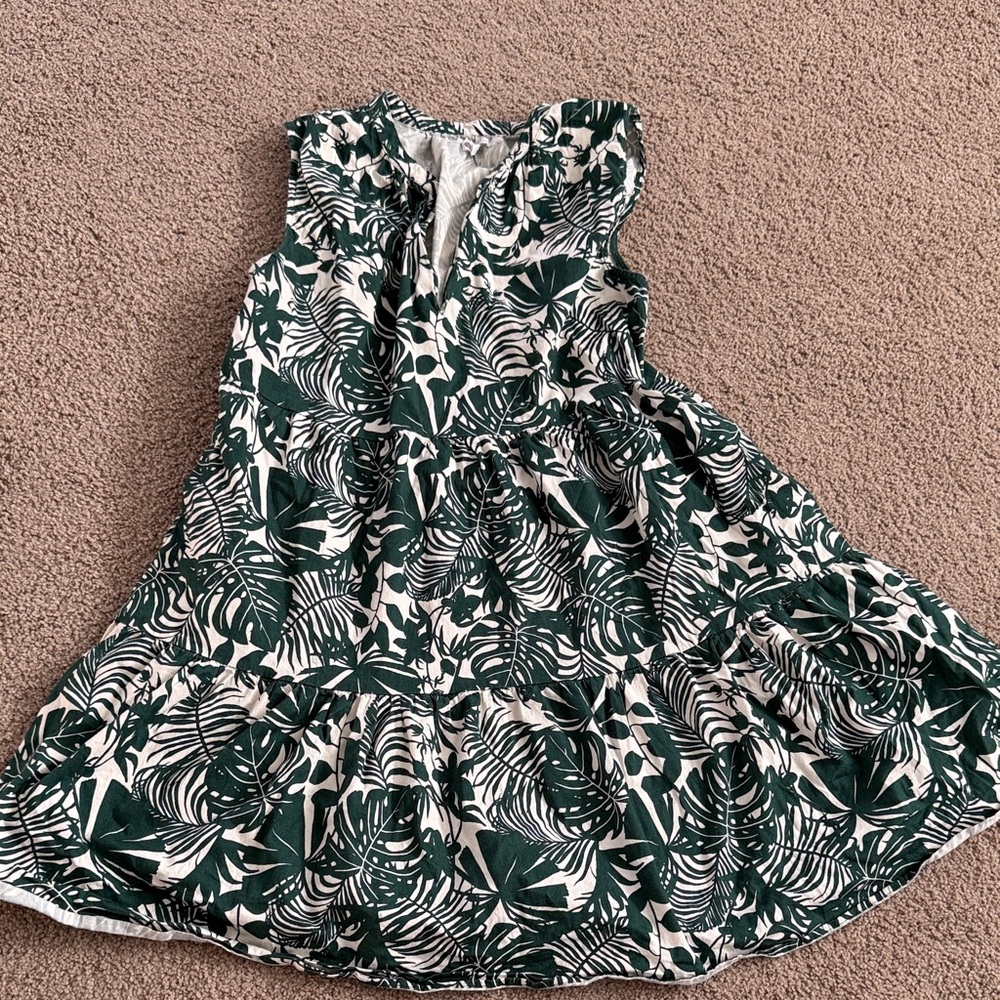 Evereve sundry Stylish Green and White womans  Dress size 3/ large
